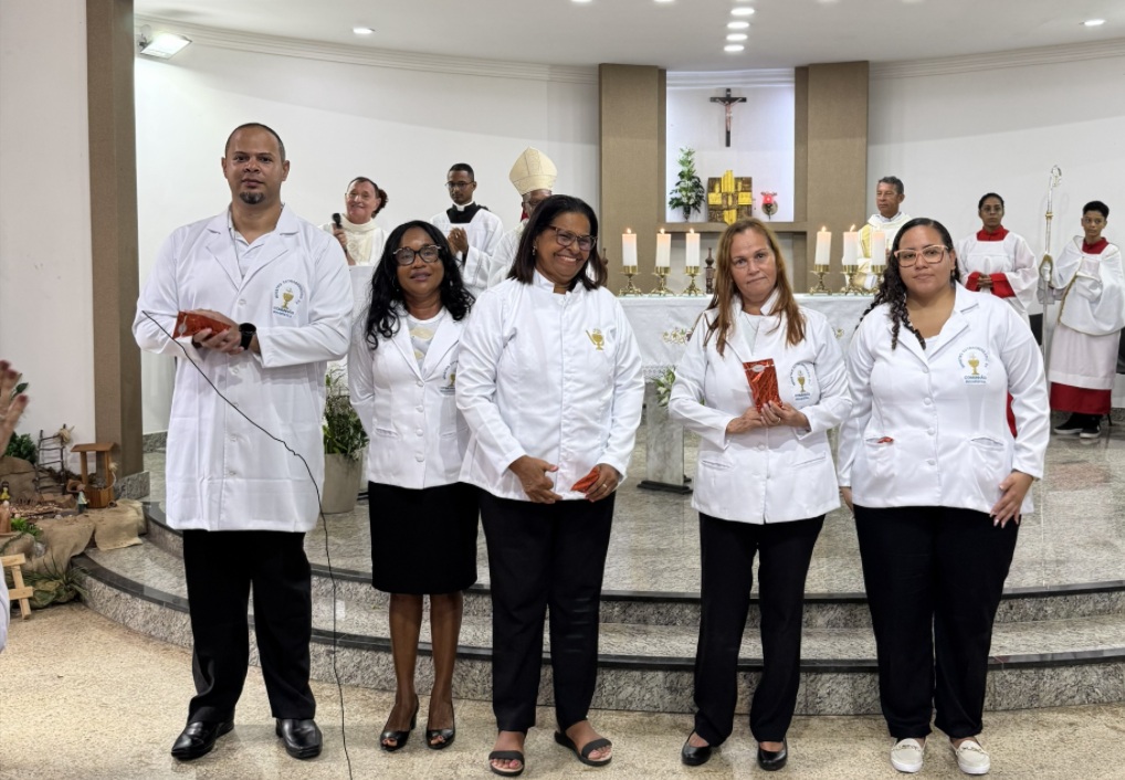 A Comunidade Divino Espírito Santo celebra a posse de novos Ministros Extraordinários da Sagrada Eucaristia